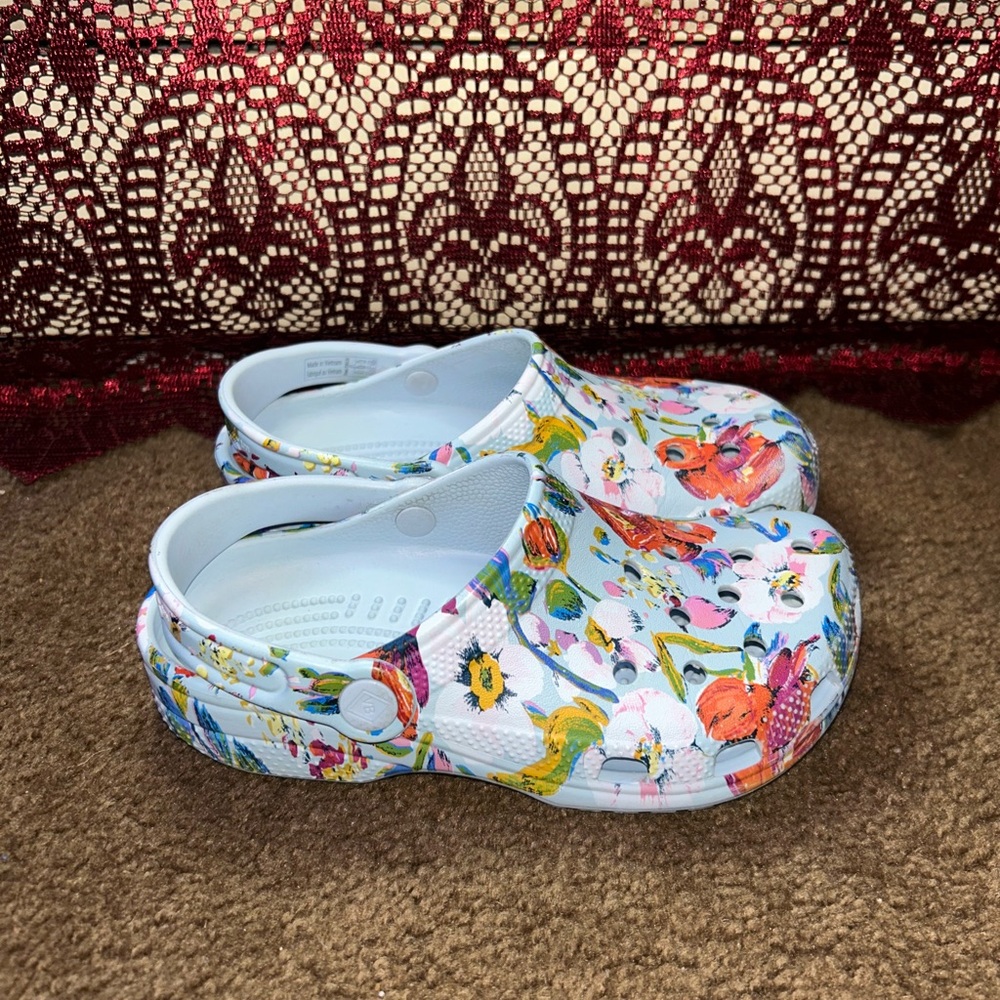 Flower Crocs - Picture 4 of 5